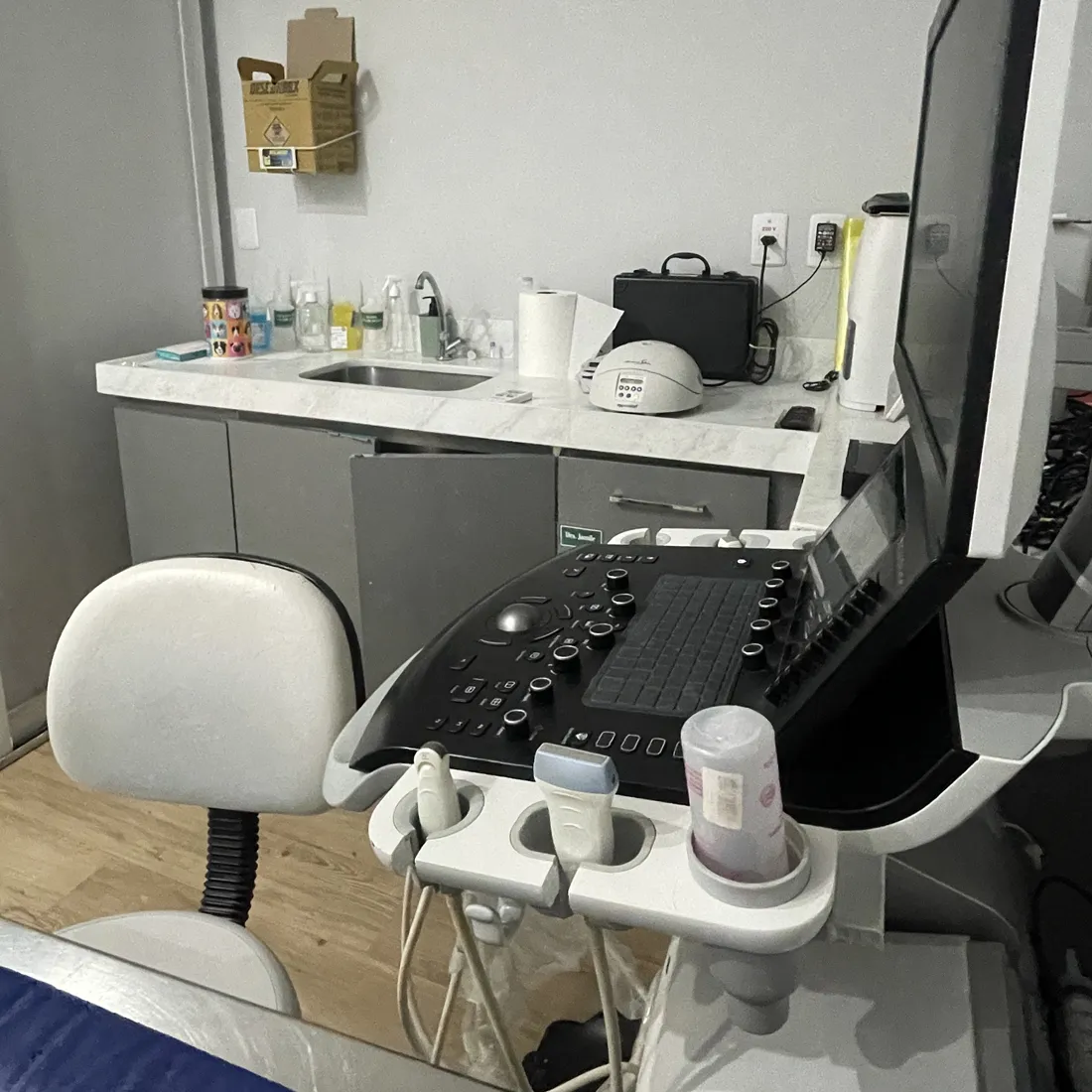 Sala de ultrassom do Hospital Veterinário CEVET em Feira de Santana, Bahia